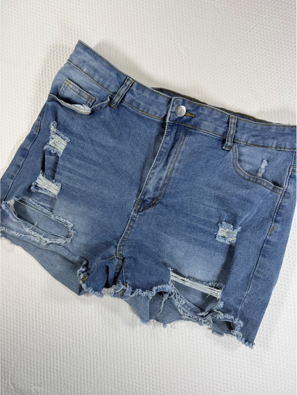 Women XL Distressed Denim Shorts Light Wash Stretch Raw Frayed Hem Y2K